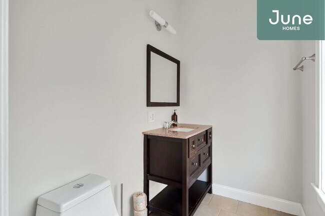 Foto del edificio - ROOM ONLY in 5-bed/2.5-bath Home