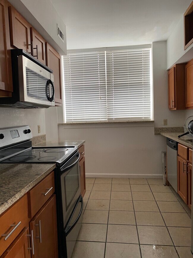Kitchen - 569 Melville Ave