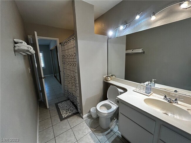 Building Photo - 385 Manzanita St