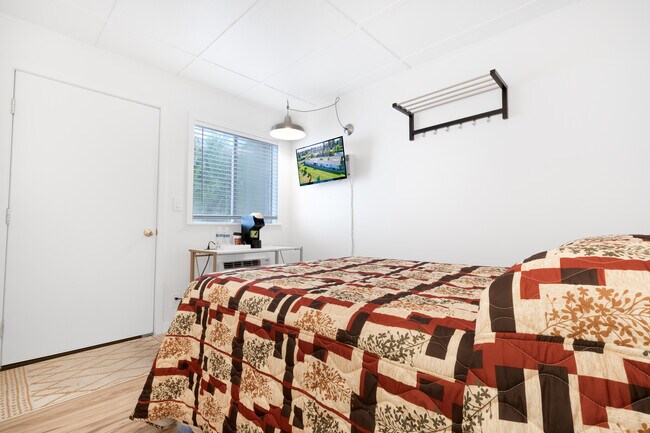 Building Photo - 12 Columbia St