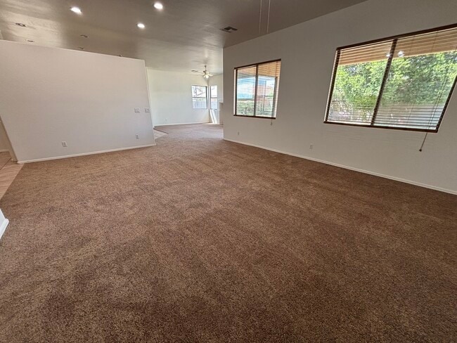 Building Photo - 2120 E Flintlock Way