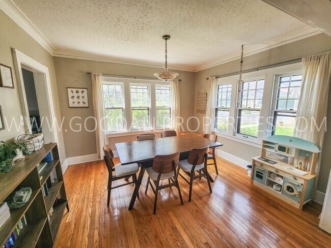 Building Photo - Iconic 3 Bedroom 1.5 Bath home in Beaverda...