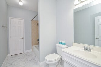 Building Photo - 1016 Studer St