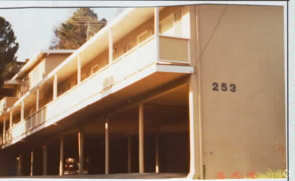 Building Photo - 253 Union St