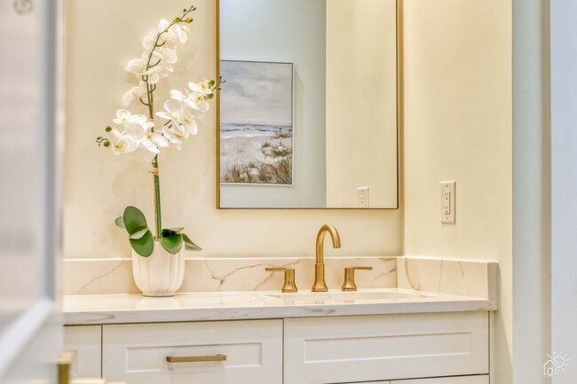 Building Photo - 2215 Amnesty Dr