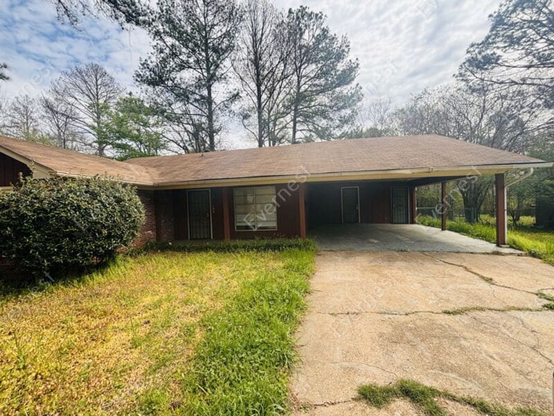 Primary Photo - 152 W Woodcrest Dr