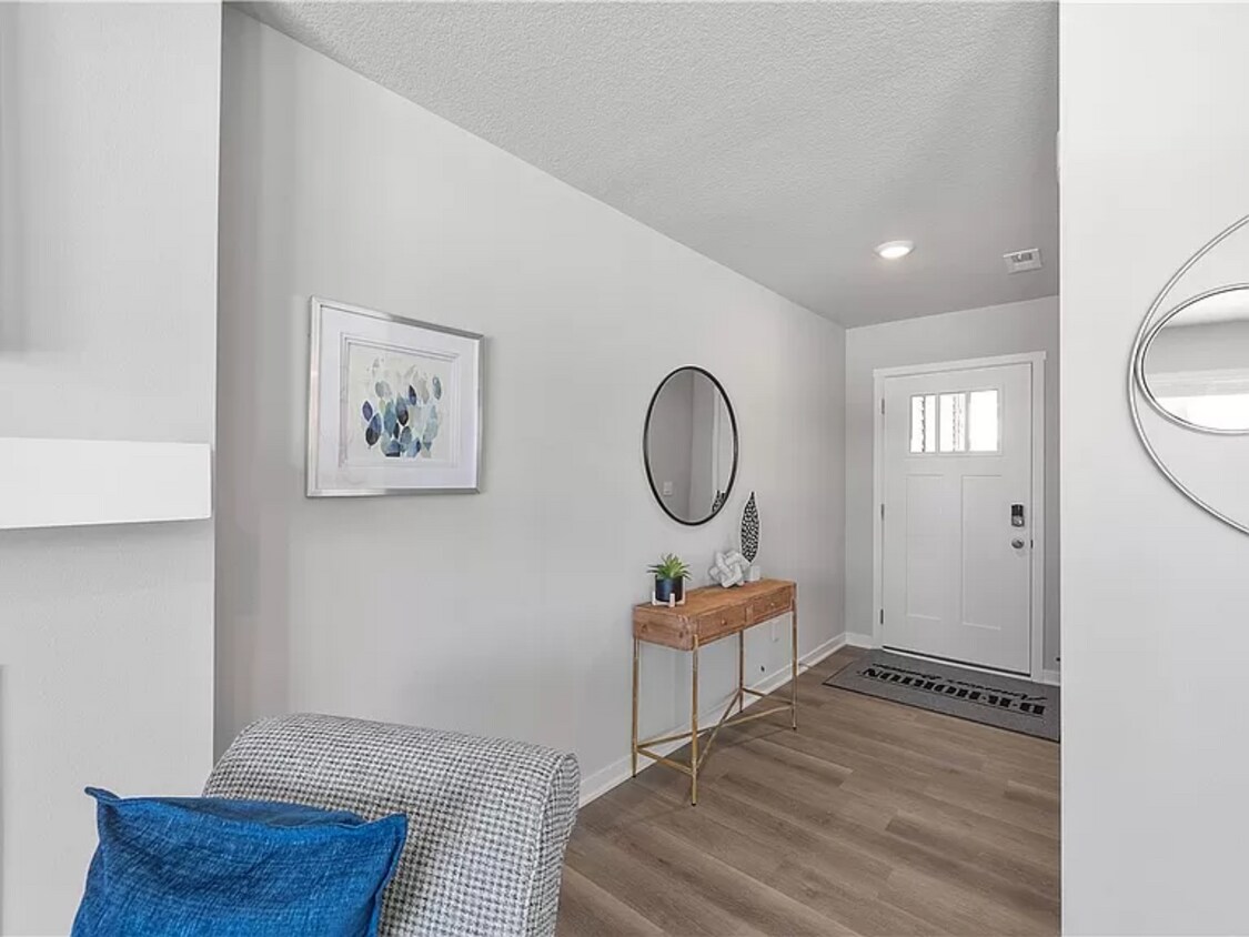 Foto principal - 345 Juniper Dr