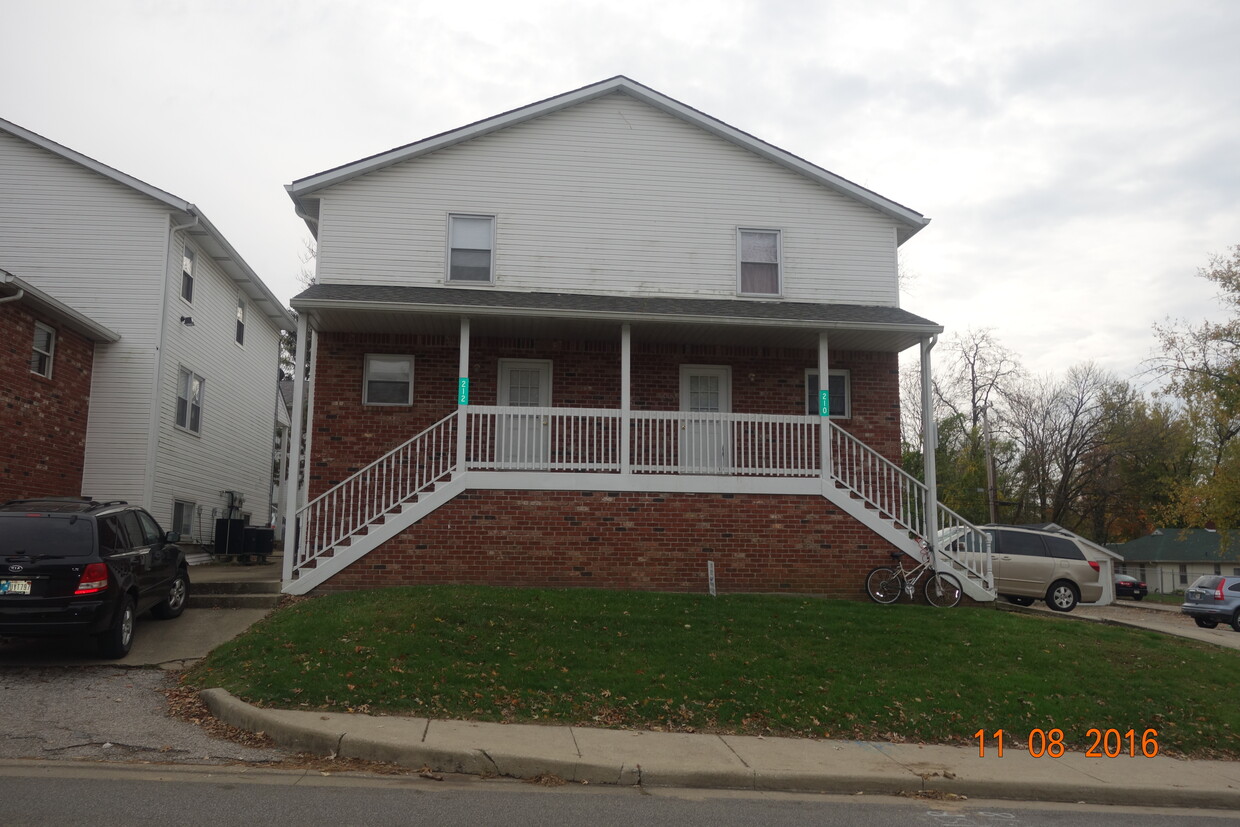 front entrance - 212 E 17th St