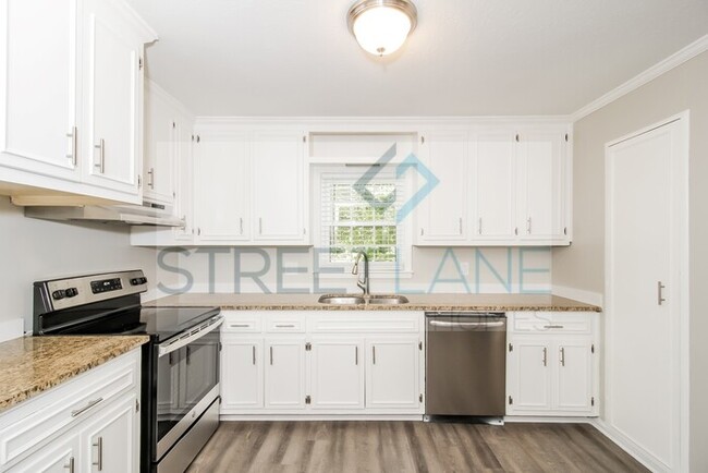 Building Photo - REDUCED!