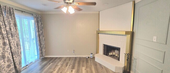 Foto del edificio - 1304 E Bayou Pkwy