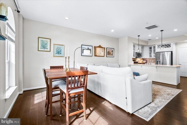 Foto del edificio - 6412 Walcott Ln