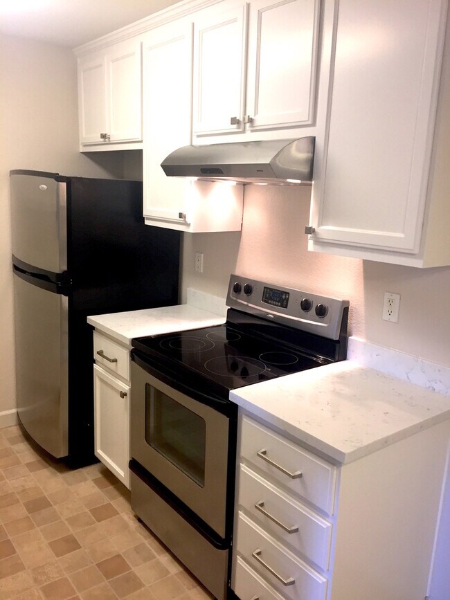 Foto del edificio - Remodeled 1 Bed 1 Bath Condo. Stainless Steel Appliances. Pool and Hot Tub