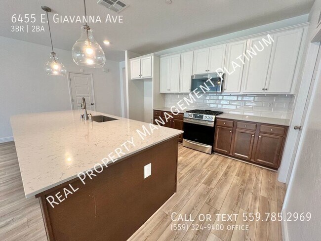 Building Photo - $2,600 Armstrong and Ashlan, 3 Bedroom Hom...