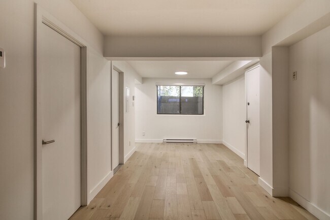 Photo du bâtiment - 6885-6891 Sherbrooke west