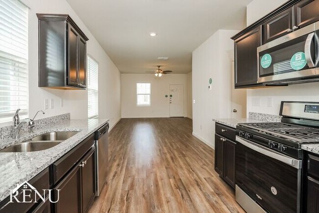 Foto del edificio - 5042 Firefly Hls