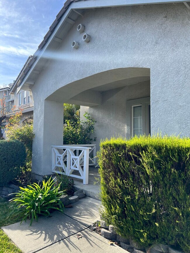Building Photo - Beautiful  Green Valley Home - Move-in Spe...
