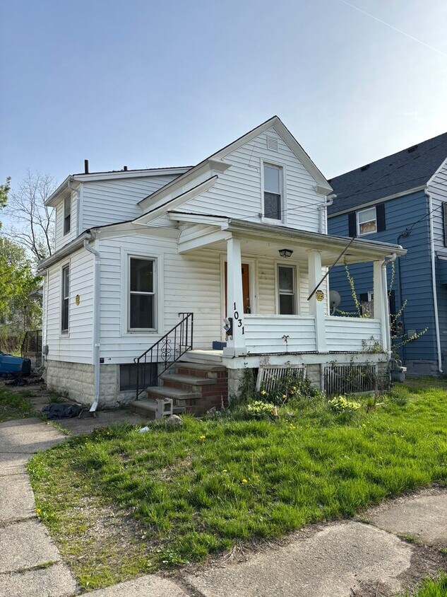 Charming 2-bedroom Section 8 Accepted! - Charming 2-bedroom  Section 8 Accepted!