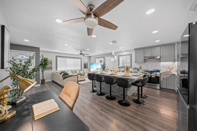 Foto del edificio - 10983 Parkdale Ave