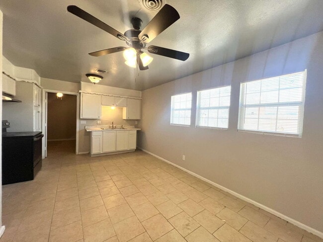 Foto del edificio - 1711 E 1st St