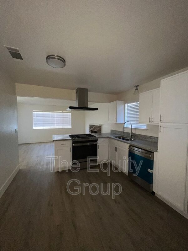 Building Photo - 2113 W Inyo Ave
