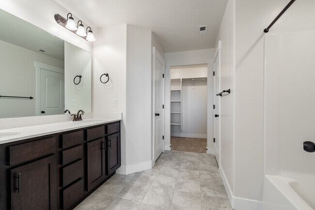 Building Photo - 3737 Big Horn Dr