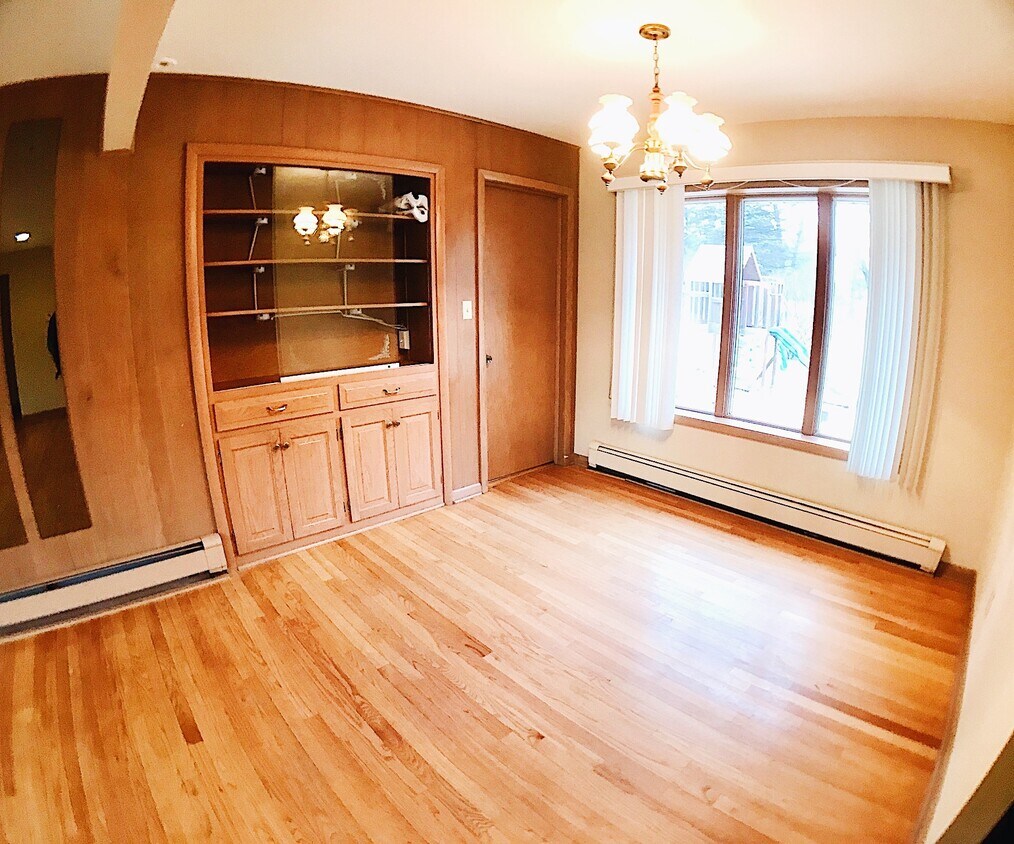 Breathtaking 4br Single Family in Brookfield House for Rent in