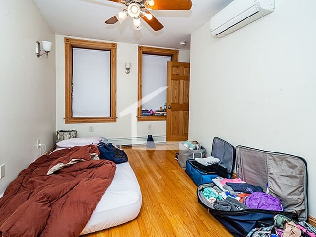 Foto del edificio - Very rare 4 bed 2 bath in beacon hill......