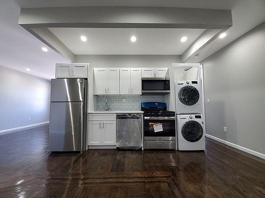 Foto del edificio - 2 bedroom in BRONX NY 10462