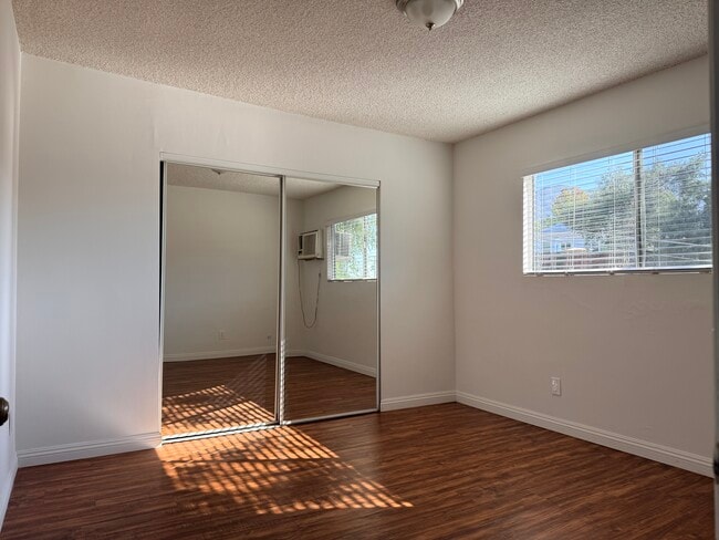 Building Photo - 3055 Foothill Blvd, La Crescenta, CA