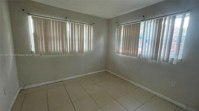 Foto del edificio - 6205 Rodman St