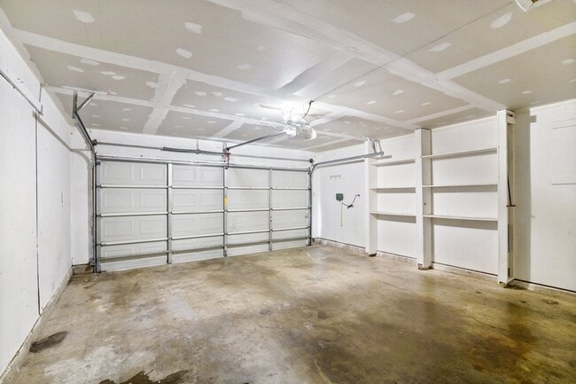 Building Photo - 3013 Queens Way