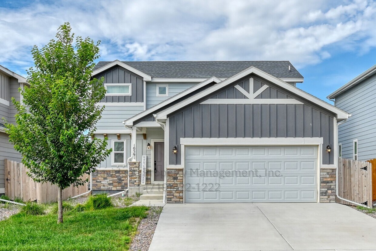 Foto principal - Gorgeous 3 Bedroom House Located in Lorson...