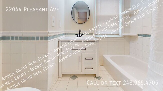 Foto del edificio - 22044 Pleasant Ave