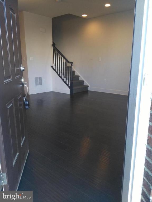 Building Photo - 44037 Etna Terrace