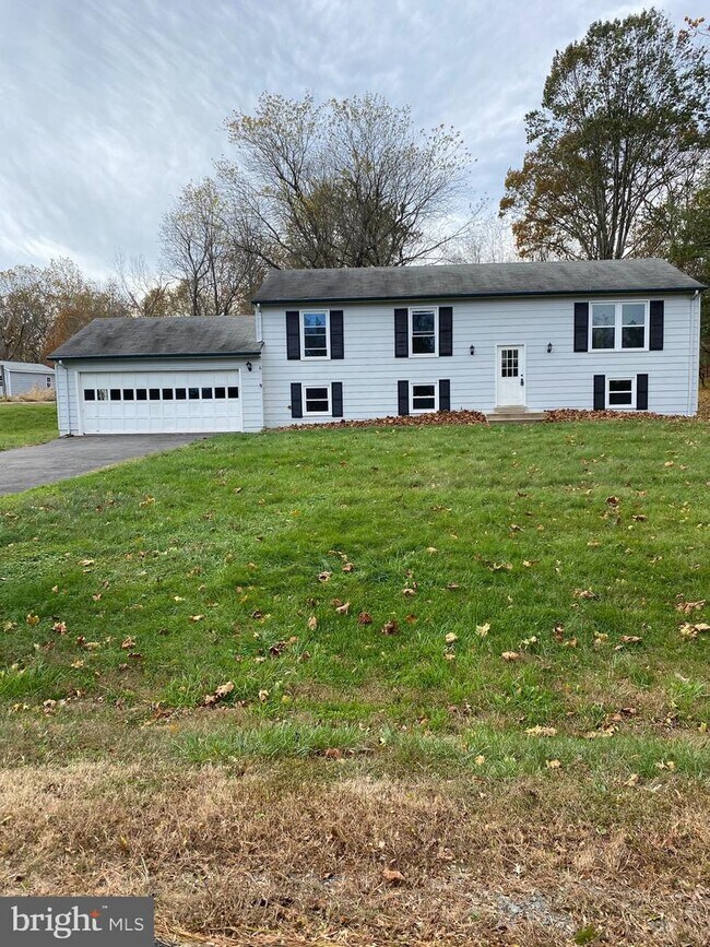 Building Photo - 4328 Mountain View Dr