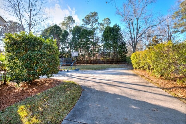 Building Photo - 960 Oak Brook Blvd