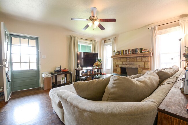 Building Photo - Beautiful 3bd/1ba Spanish Style home