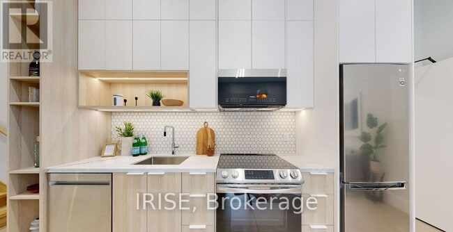 Building Photo - 1B Marowyne Dr