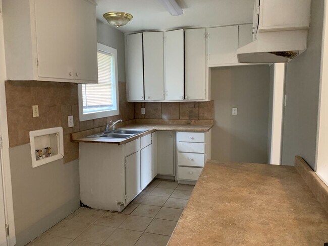 Foto del edificio - 3 Bedroom In Dunbar-Manhattan Heights!