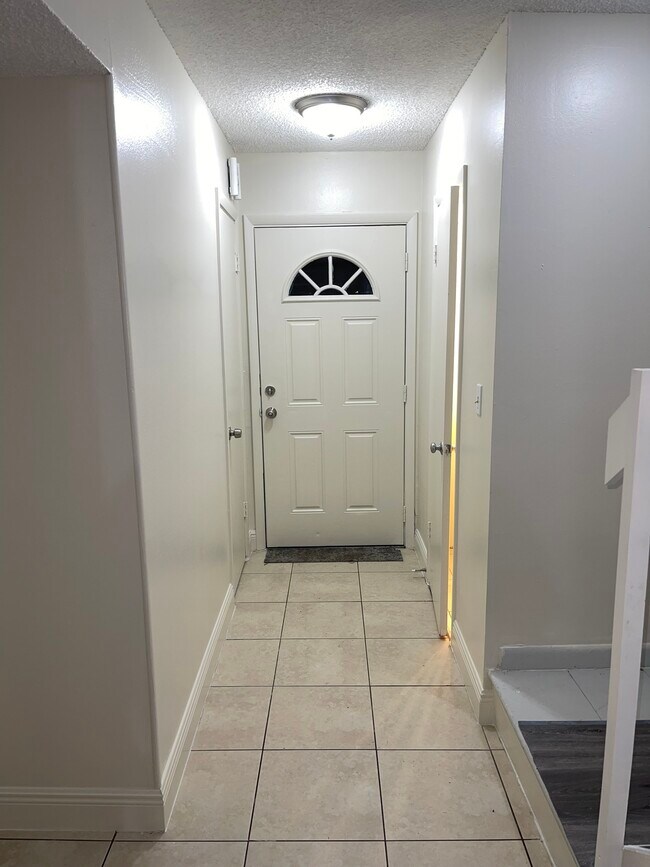 Foto del edificio - 5953 NW 25th Ct