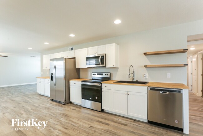 Building Photo - 5339 N 61st Dr