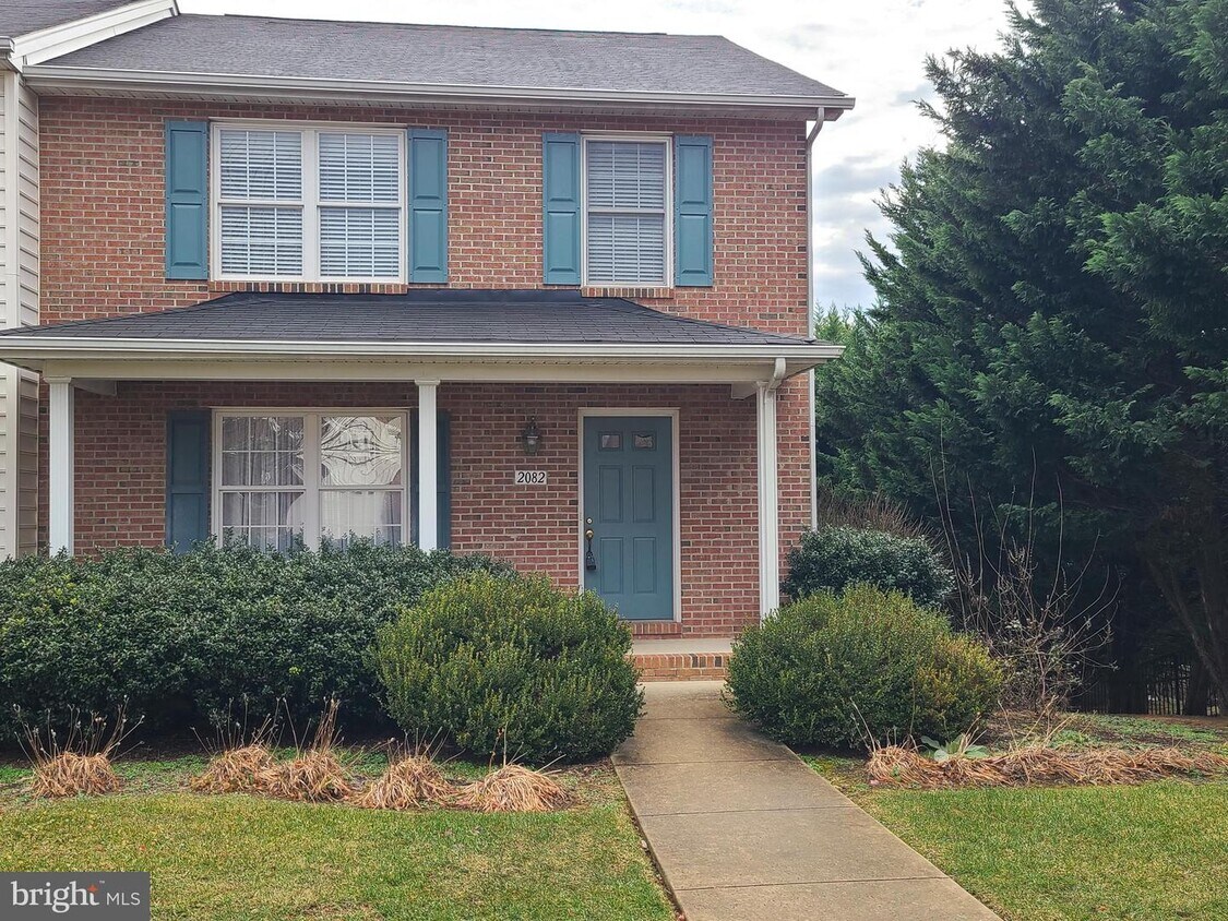 2082 Stoneleigh Dr, Winchester, VA 22601 Townhome Rentals in
