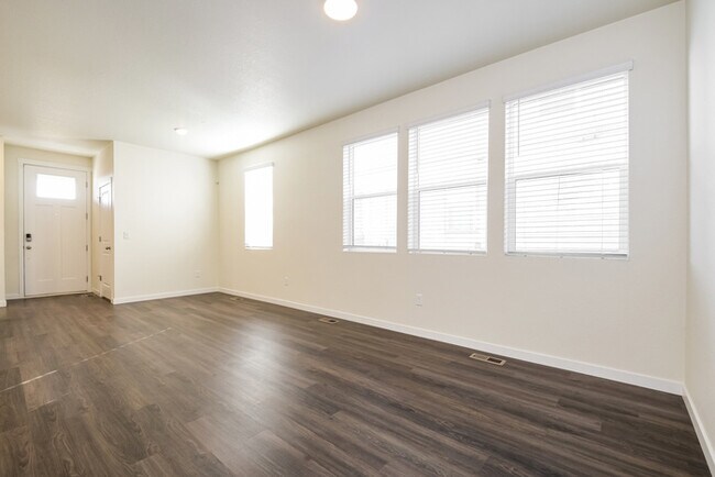 Building Photo - Inviting 3-Bedroom Townhome in Thornton, CO