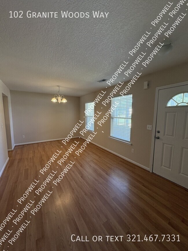 Foto del edificio - 102 Granite Woods Way