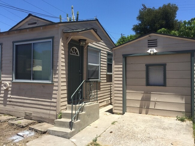 Building Photo - 33rd Duplex