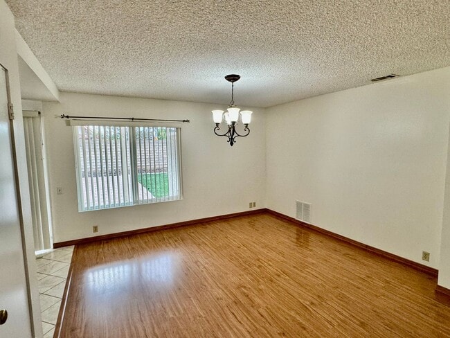 Foto del edificio - Spacious Single Story Upgraded Home