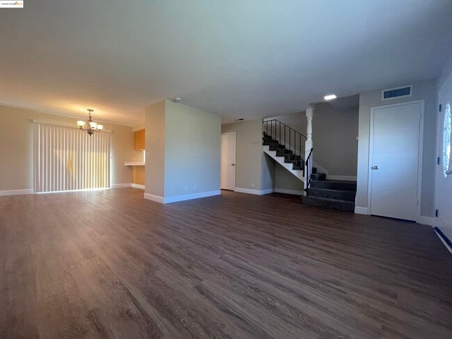 Building Photo - 35 Fountainhead Ct