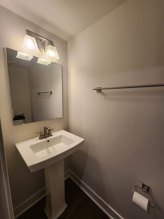 Foto del edificio - 3 Bedroom Townhome in Troutman