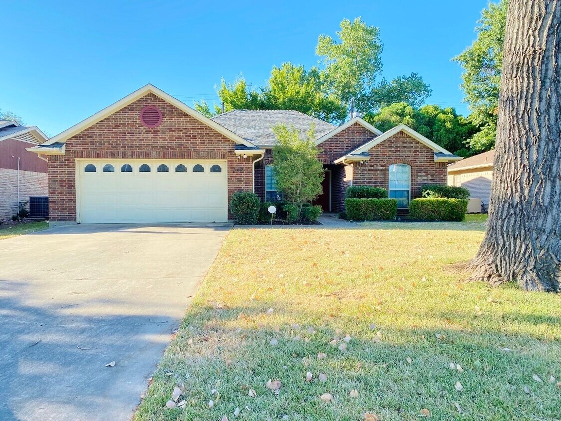Foto principal - Beautiful 3/2/2 in Lewisville For Rent!