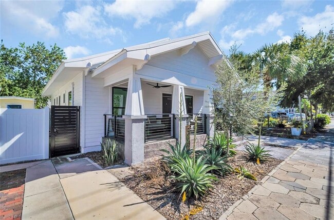 Building Photo - 747 2nd St N